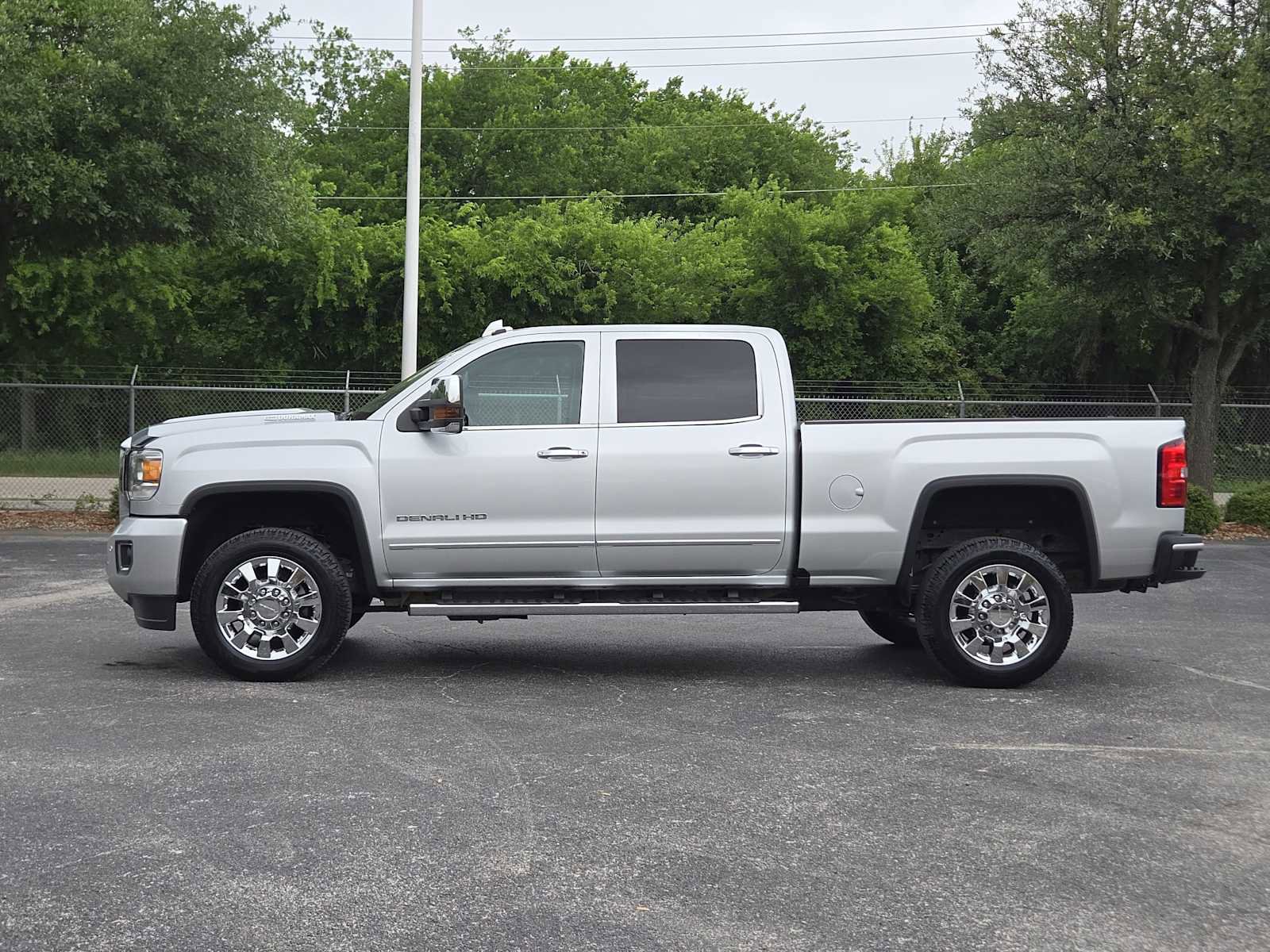 Used 2019 GMC Sierra 2500 Denali w/ Duramax Plus Package image 4