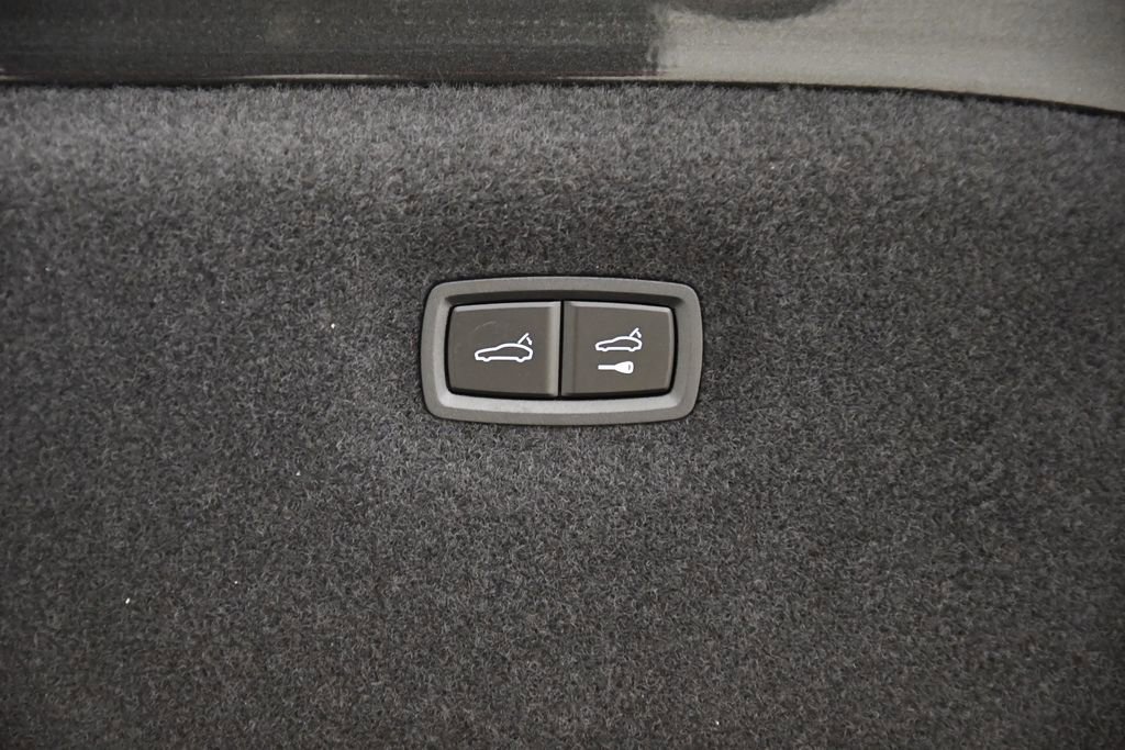 Used 2025 Porsche Taycan image 57