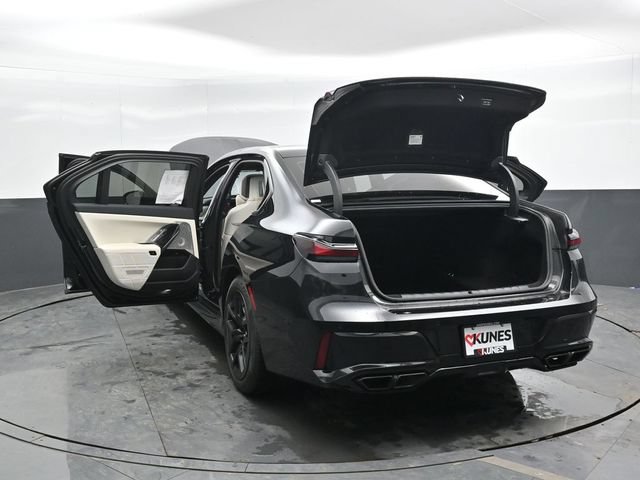 Used 2023 BMW 760i xDrive w/ Executive Package AWD/4WD image 47