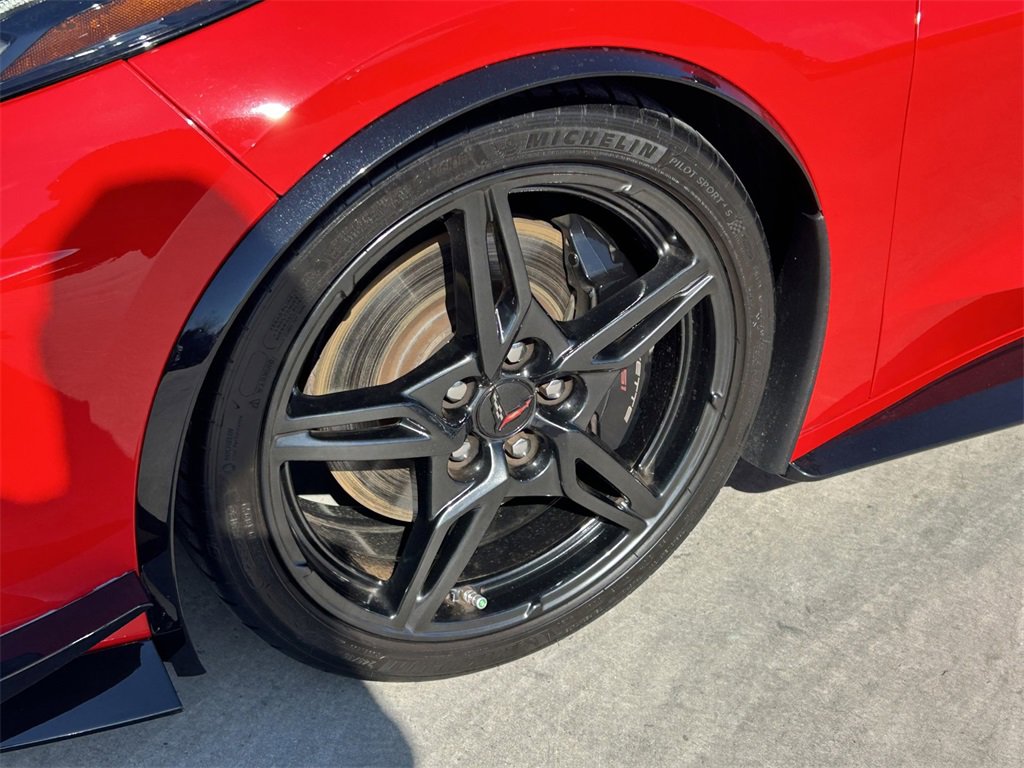 Used 2021 Chevrolet Corvette Stingray Coupe w/ Z51 Performance Package image 9