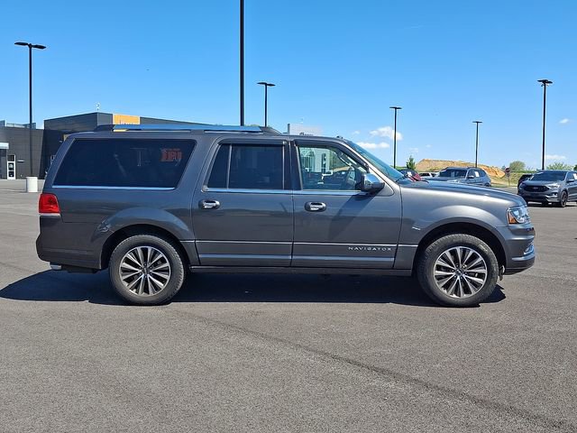 Used 2017 Lincoln Navigator L Select AWD/4WD image 7