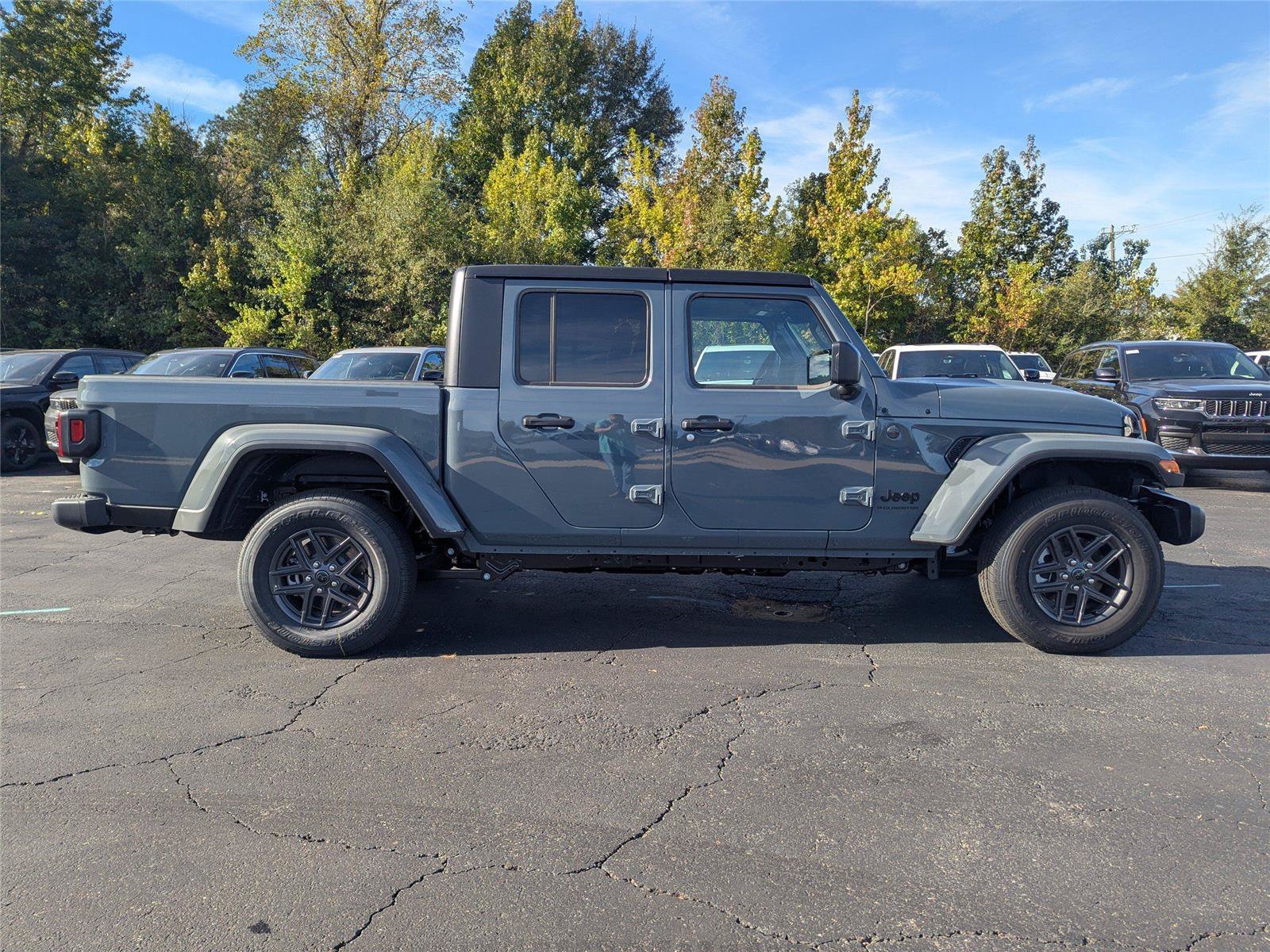 New 2025 Jeep Gladiator Sport AWD/4WD image 6