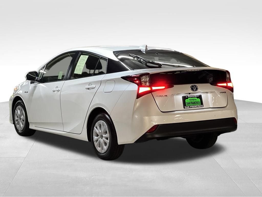Certified 2022 Toyota Prius LE FWD image 3