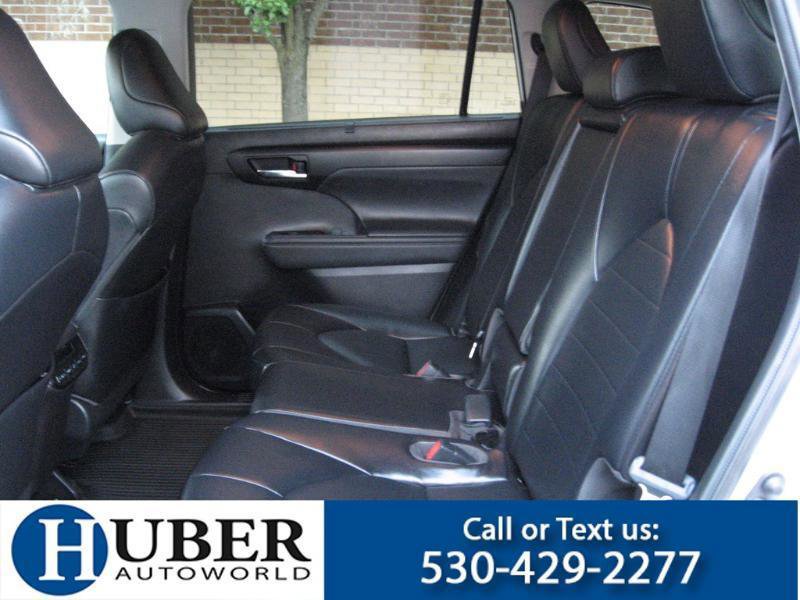 Used 2022 Toyota Highlander XLE image 12