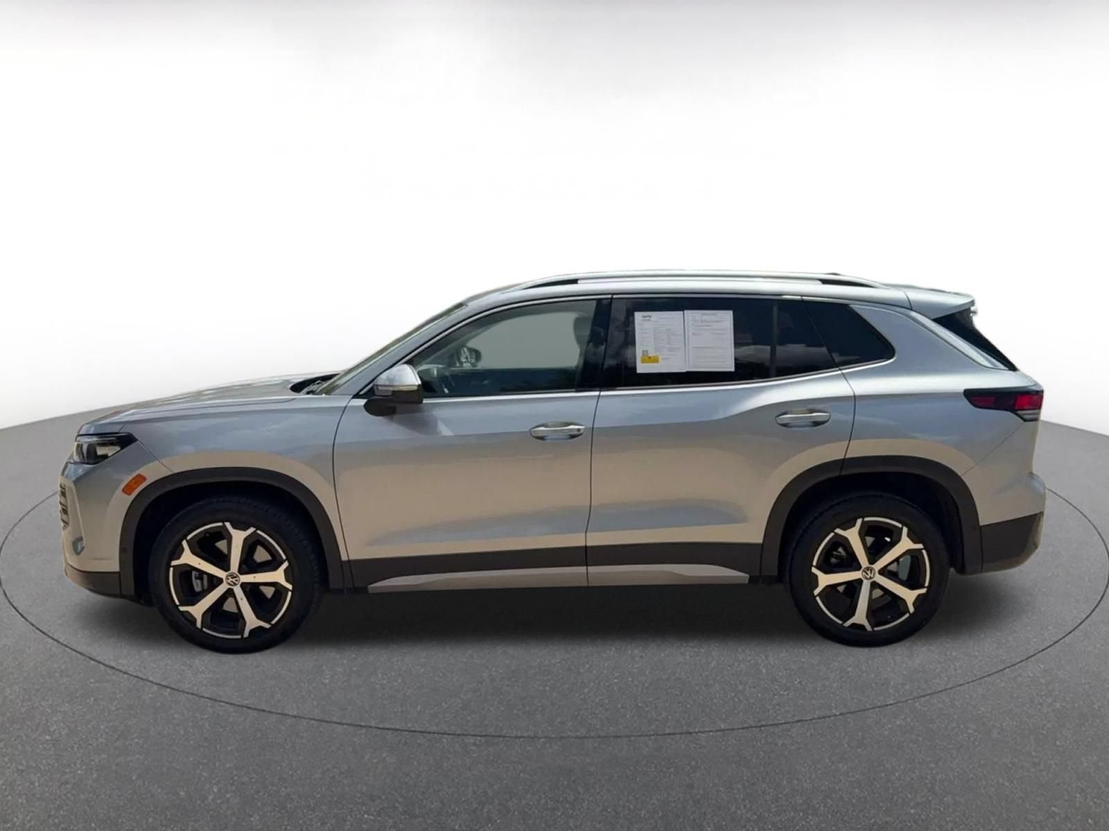 Used 2026 Volkswagen Tiguan SE AWD/4WD image 8