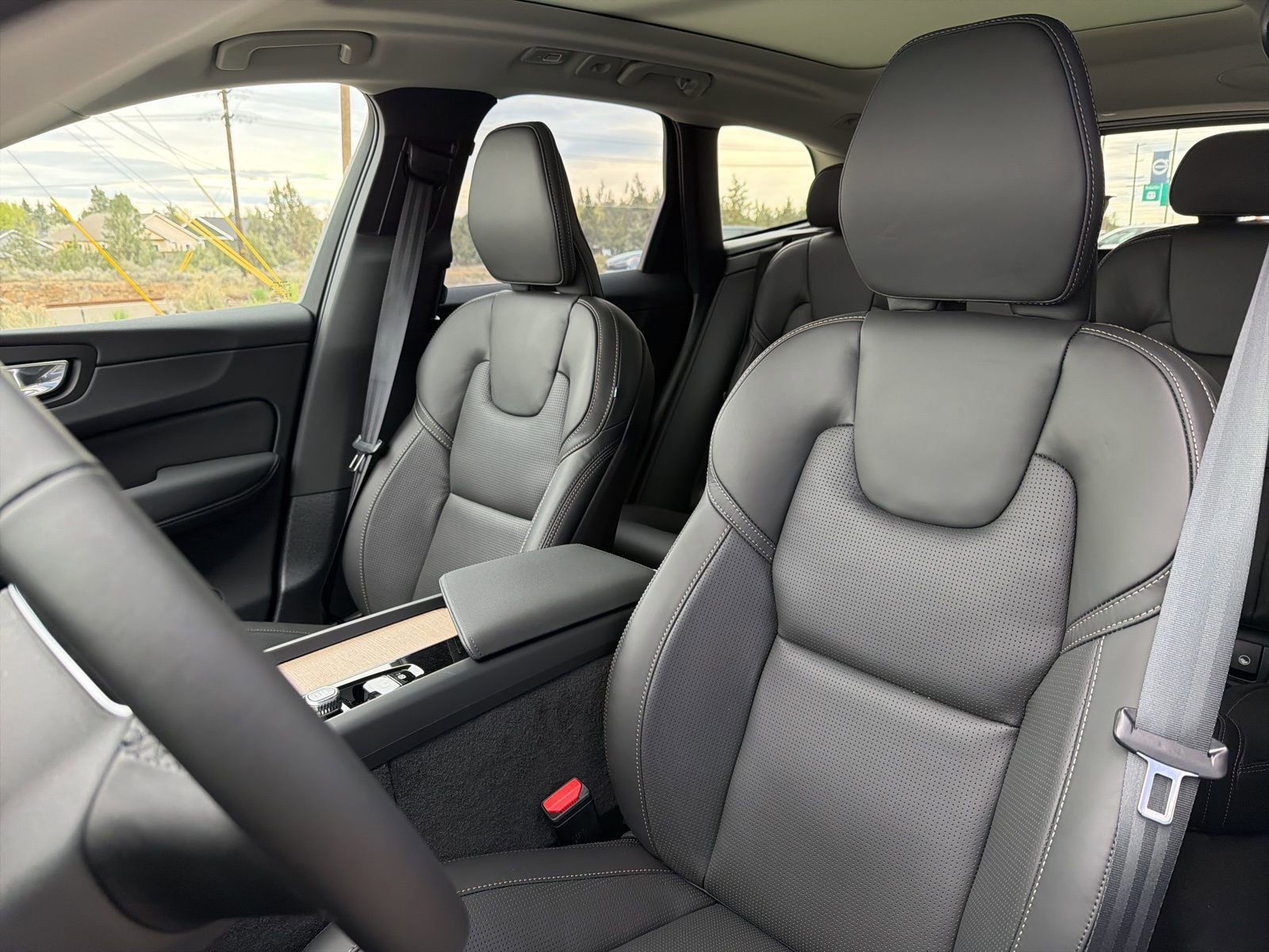 New 2026 Volvo XC60 B5 Ultra w/ Protection Package Premier AWD/4WD image 19