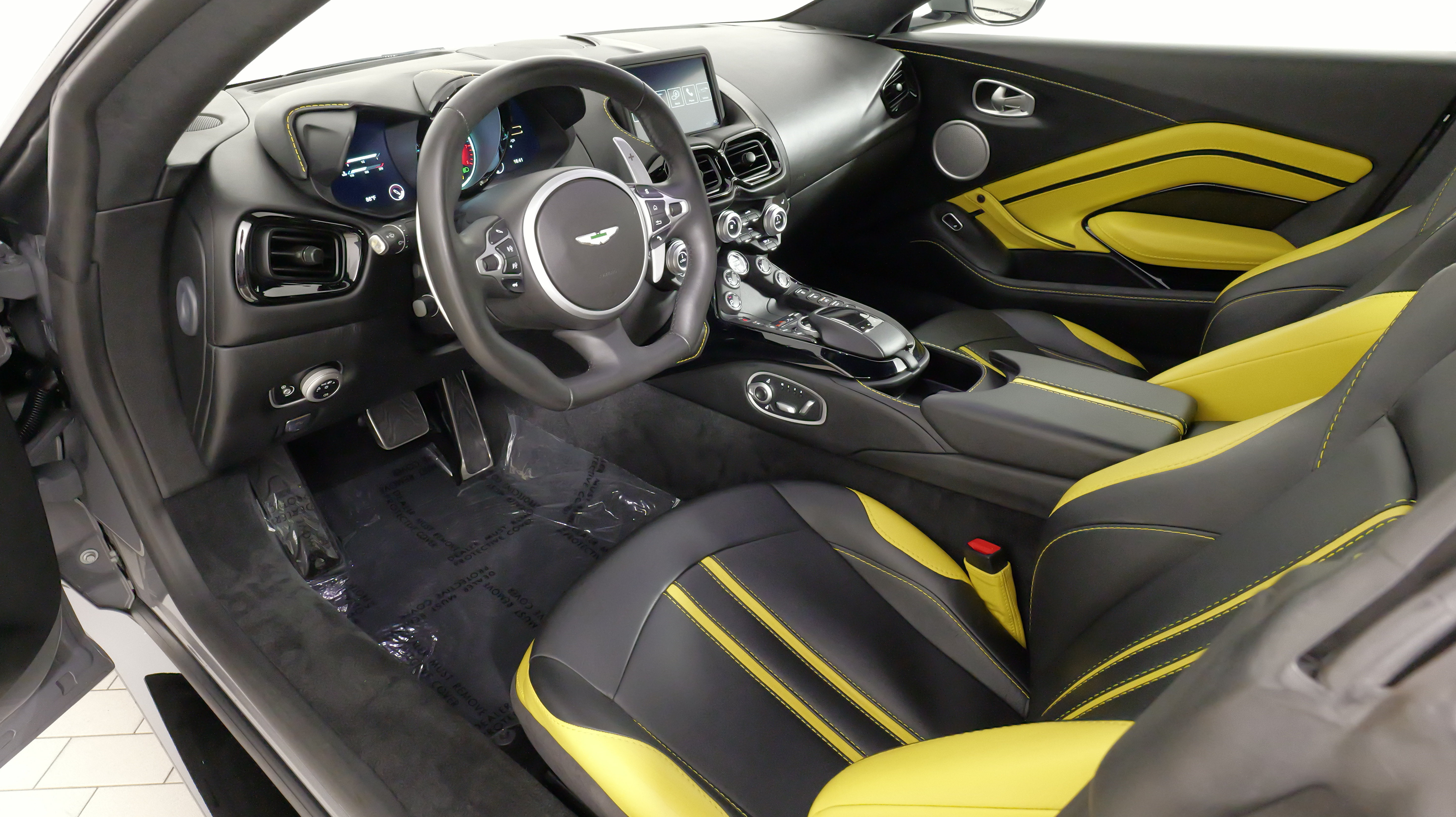 Used 2019 Aston Martin V8 Vantage Coupe RWD image 36