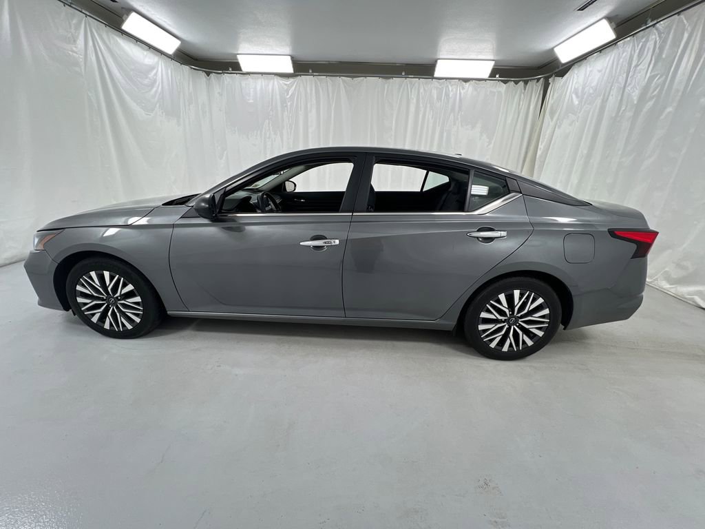 Used 2024 Nissan Altima 2.5 SV image 5