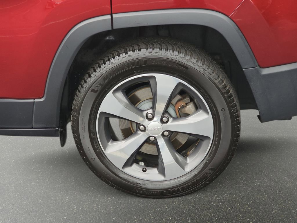 Used 2019 Jeep Cherokee Limited w/ Luxury Group AWD/4WD image 36
