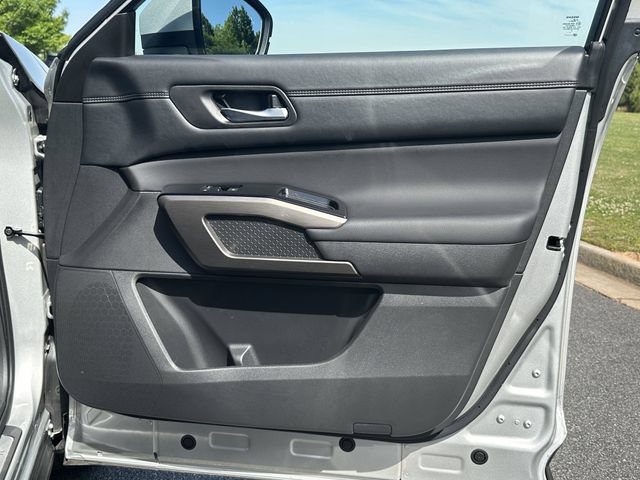 Certified 2025 Nissan Pathfinder Platinum FWD image 16
