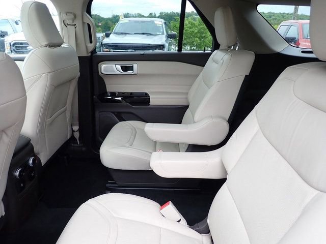 Used 2022 Ford Explorer Platinum w/ Technology Package AWD/4WD image 19