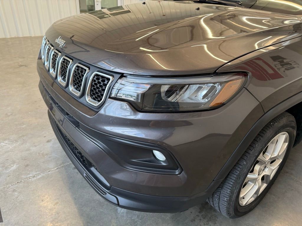 Used 2024 Jeep Compass Latitude w/ Sun and Sound Group AWD/4WD image 15