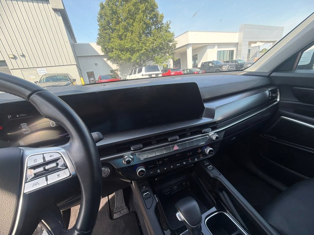 Used 2025 Kia Telluride S FWD image 11