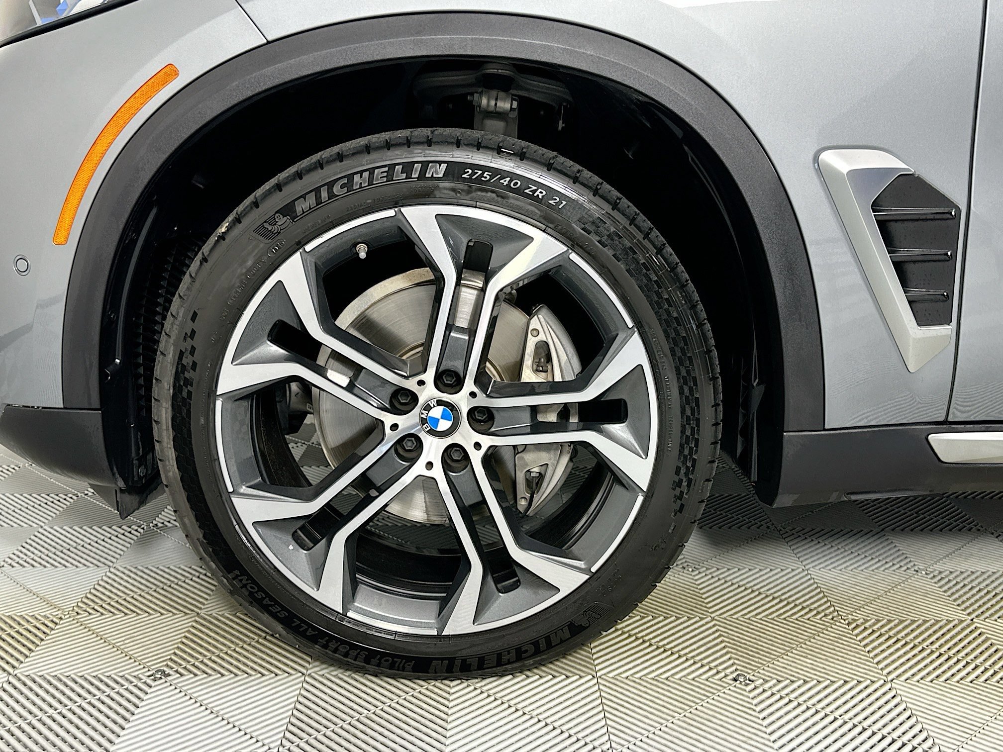 Used 2025 BMW X5 sDrive40i w/ Climate Comfort Package RWD image 9