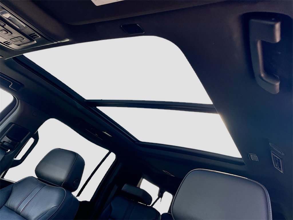 Used 2022 Chevrolet Suburban RST w/ Luxury Package image 22