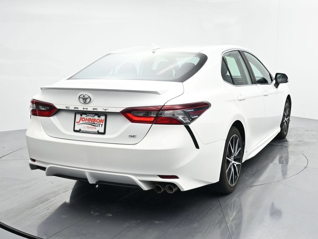 Used 2024 Toyota Camry SE w/ Cold Weather Package FWD image 6