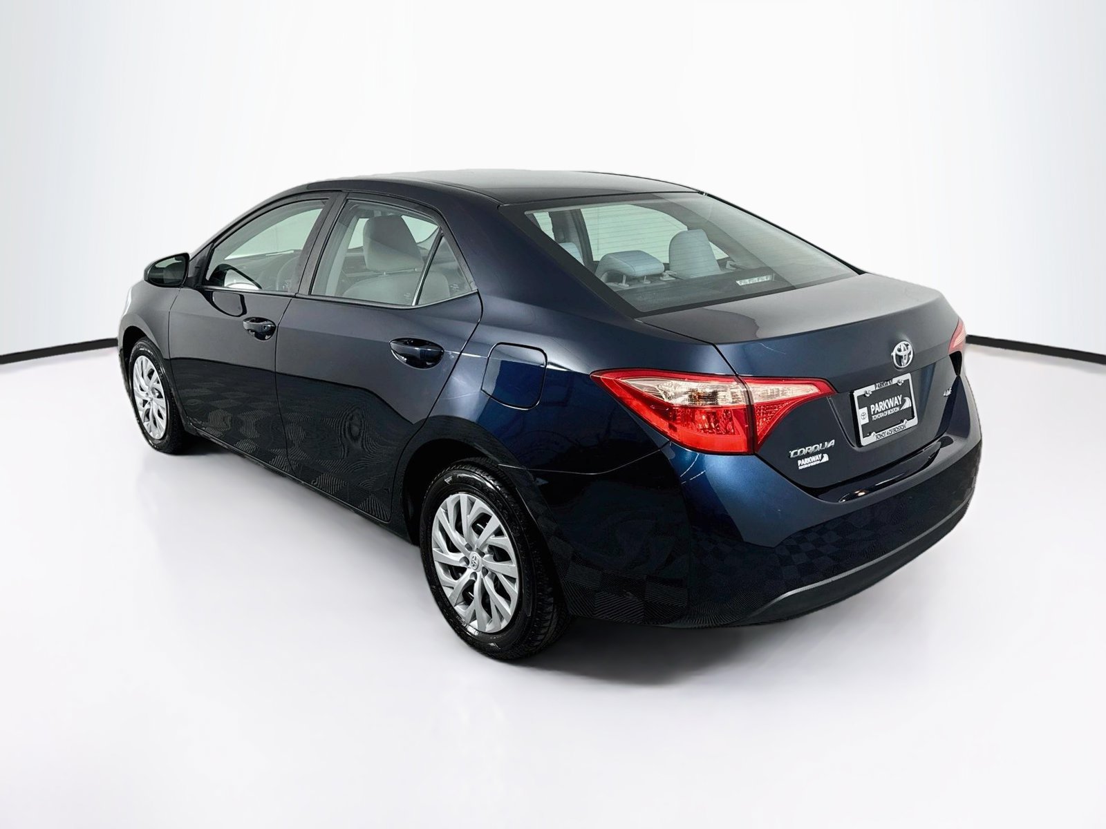 Used 2018 Toyota Corolla LE FWD image 5