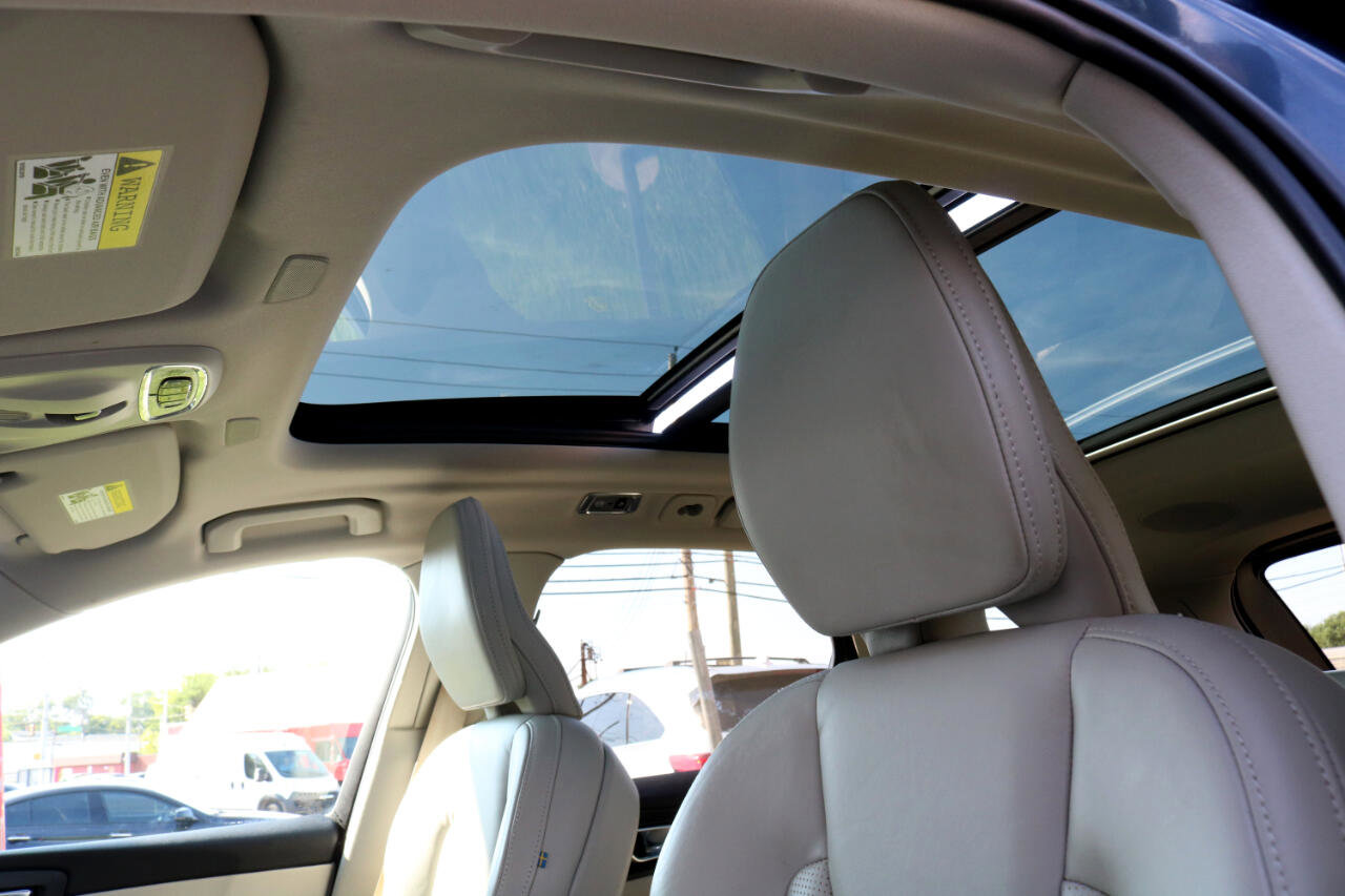 Used 2021 Volvo XC60 T5 Inscription w/ Climate Package image 18