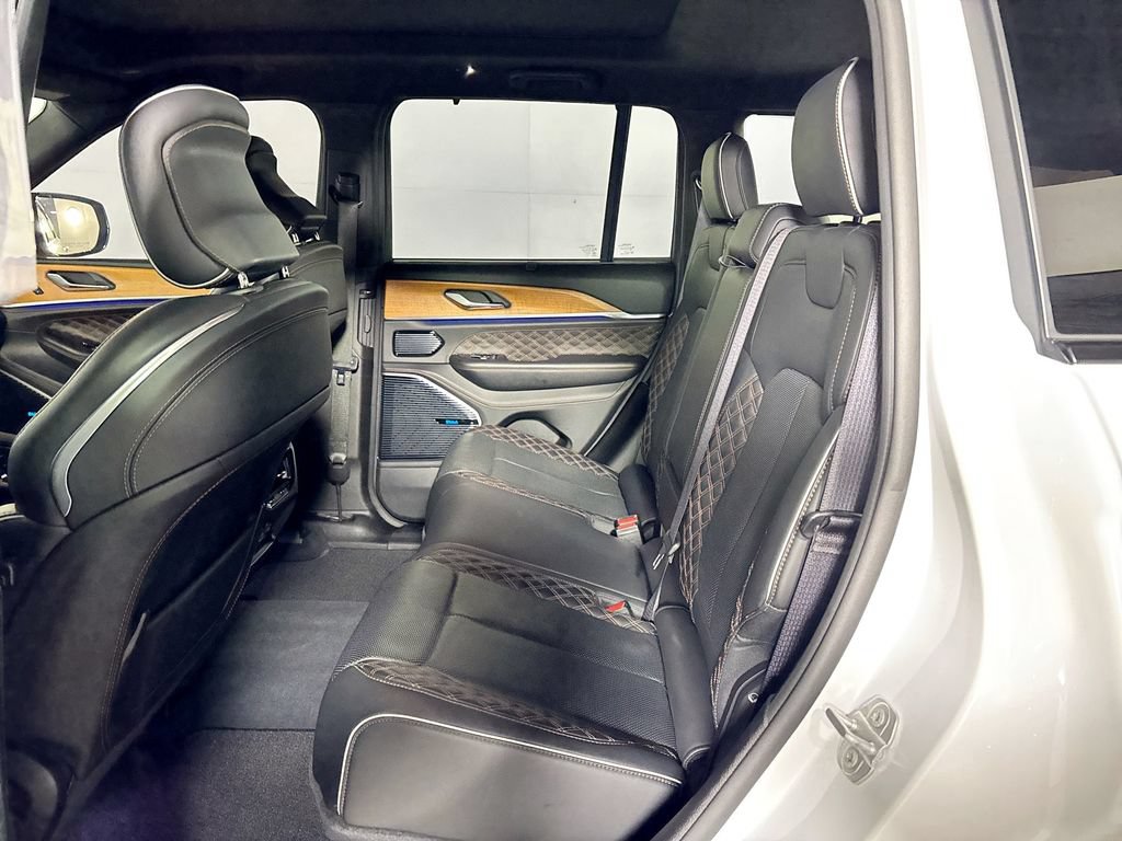 Certified 2022 Jeep Grand Cherokee Summit AWD/4WD image 22