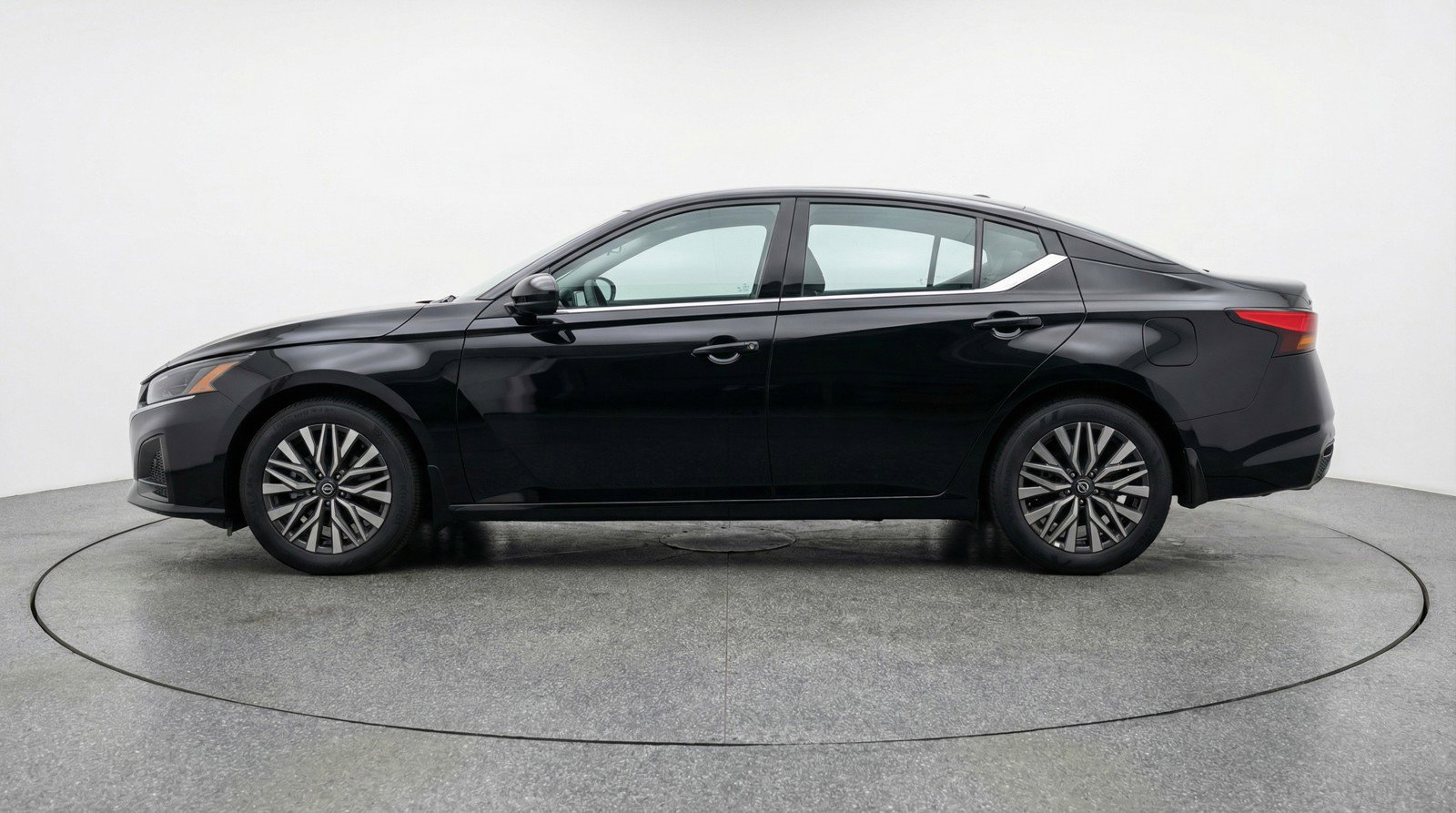 Used 2025 Nissan Altima 2.5 SV image 5