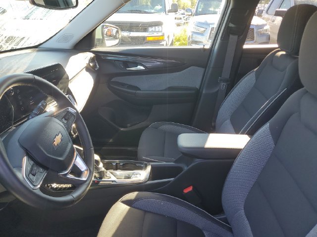 Used 2025 Chevrolet TrailBlazer LT w/ Convenience Package FWD image 11
