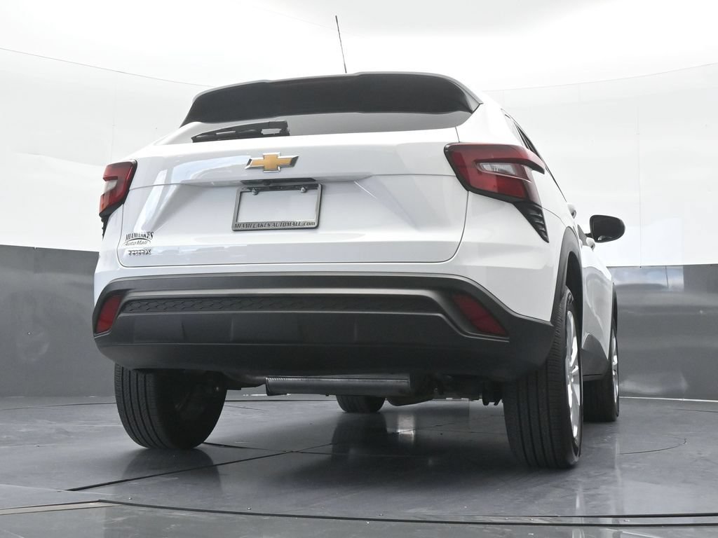 Used 2025 Chevrolet Trax LS FWD image 51