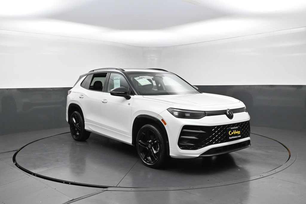 Used 2025 Volkswagen Tiguan SE R-Line AWD/4WD image 7