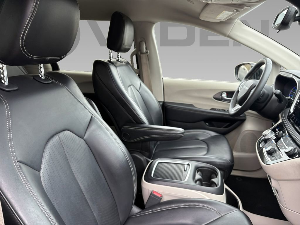 Used 2024 Chrysler Pacifica Select image 8