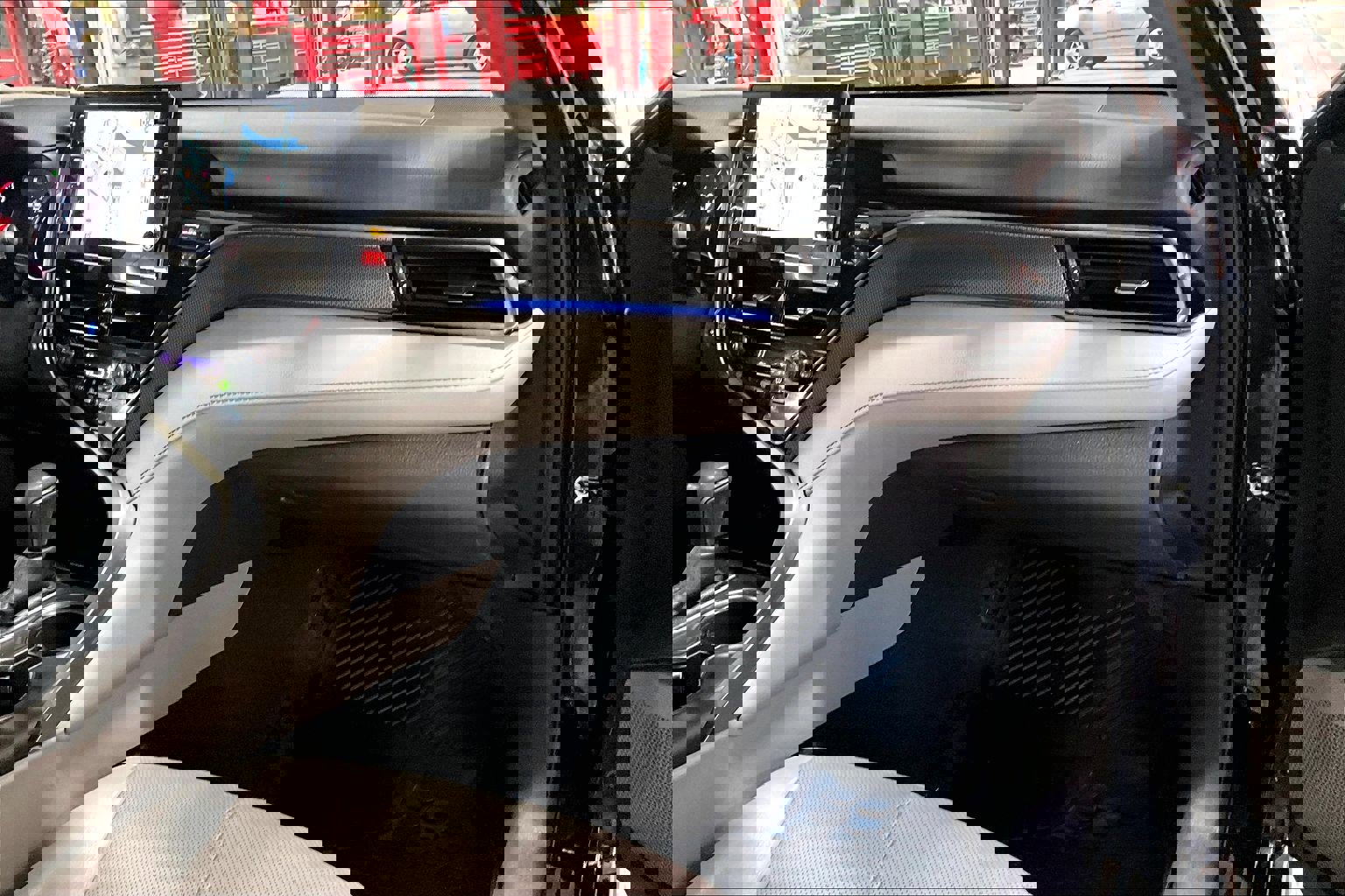 Used 2022 Toyota Camry XSE image 15