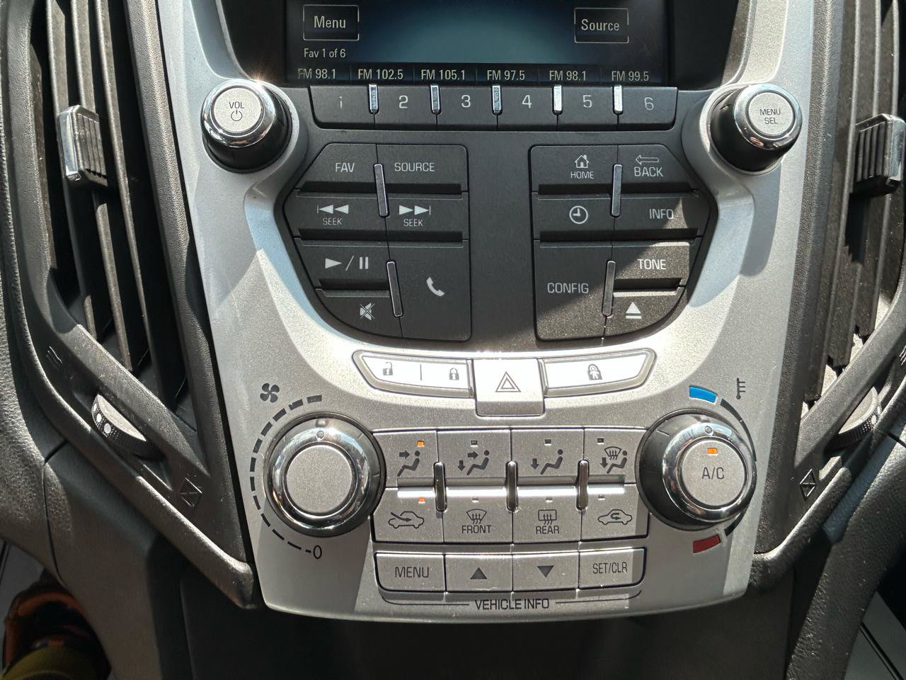 Used 2015 Chevrolet Equinox LT w/ Driver Convenience Package FWD image 24