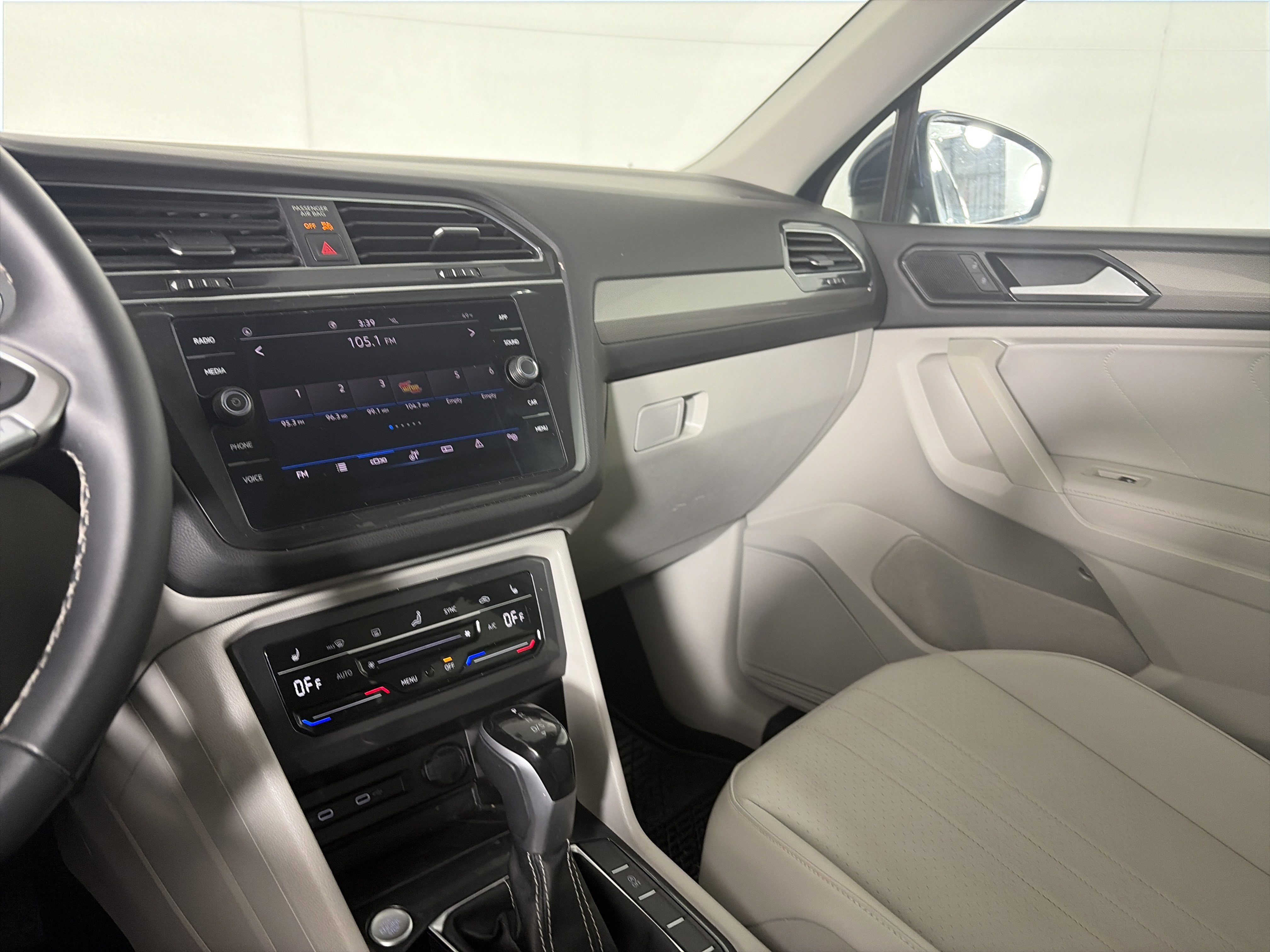 Used 2022 Volkswagen Tiguan SE image 25