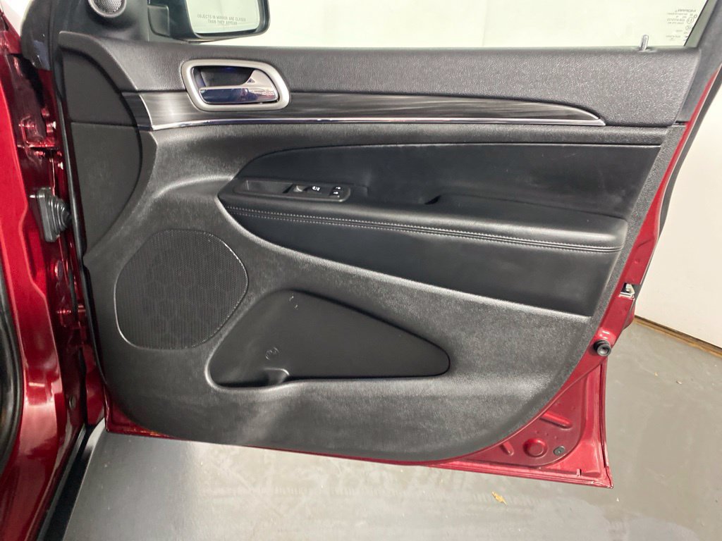 Used 2019 Jeep Grand Cherokee Limited AWD/4WD image 31