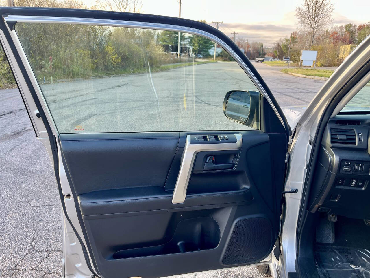 Used 2011 Toyota 4Runner Limited image 14