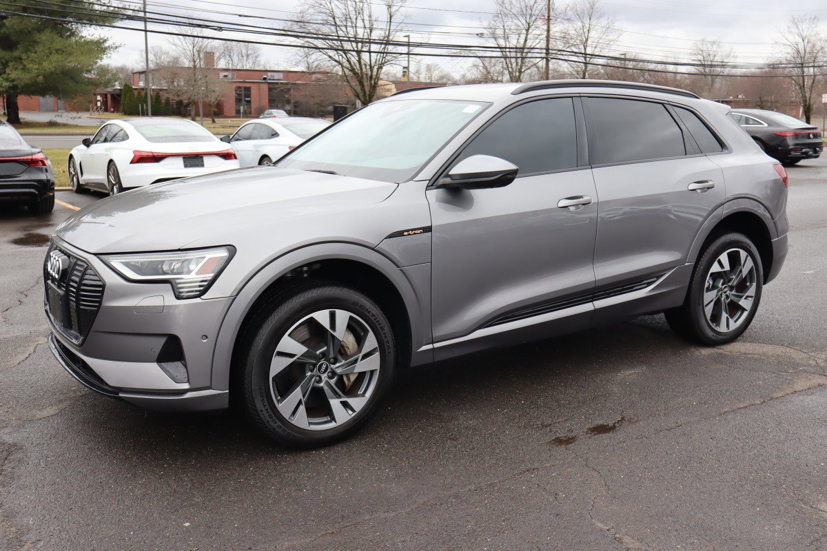 Used 2021 Audi e-tron Premium w/ Convenience Plus Package image 1