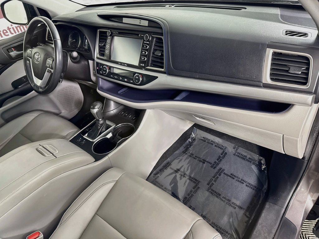Certified 2019 Toyota Highlander XLE AWD/4WD image 34
