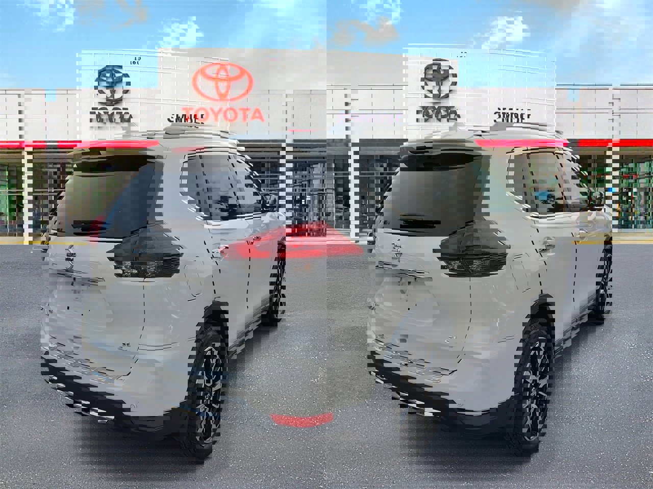 Used 2020 Nissan Rogue SL w/ Premium Package image 3