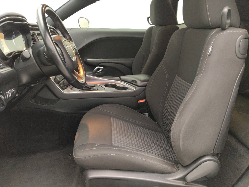 Used 2017 Dodge Challenger SXT image 17