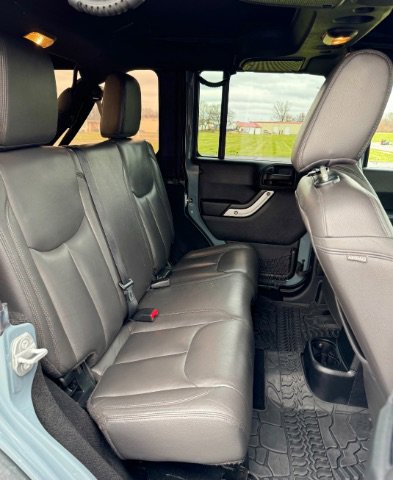 Used 2015 Jeep Wrangler Unlimited Rubicon w/ Connectivity Group image 24