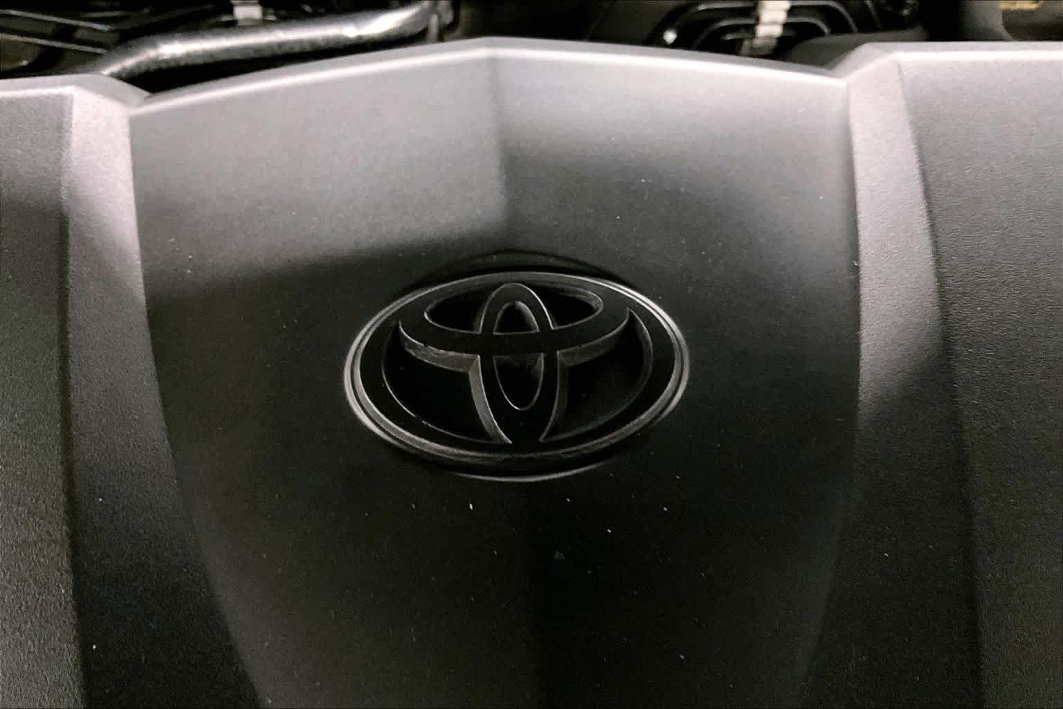 Used 2018 Toyota Camry SE FWD image 32