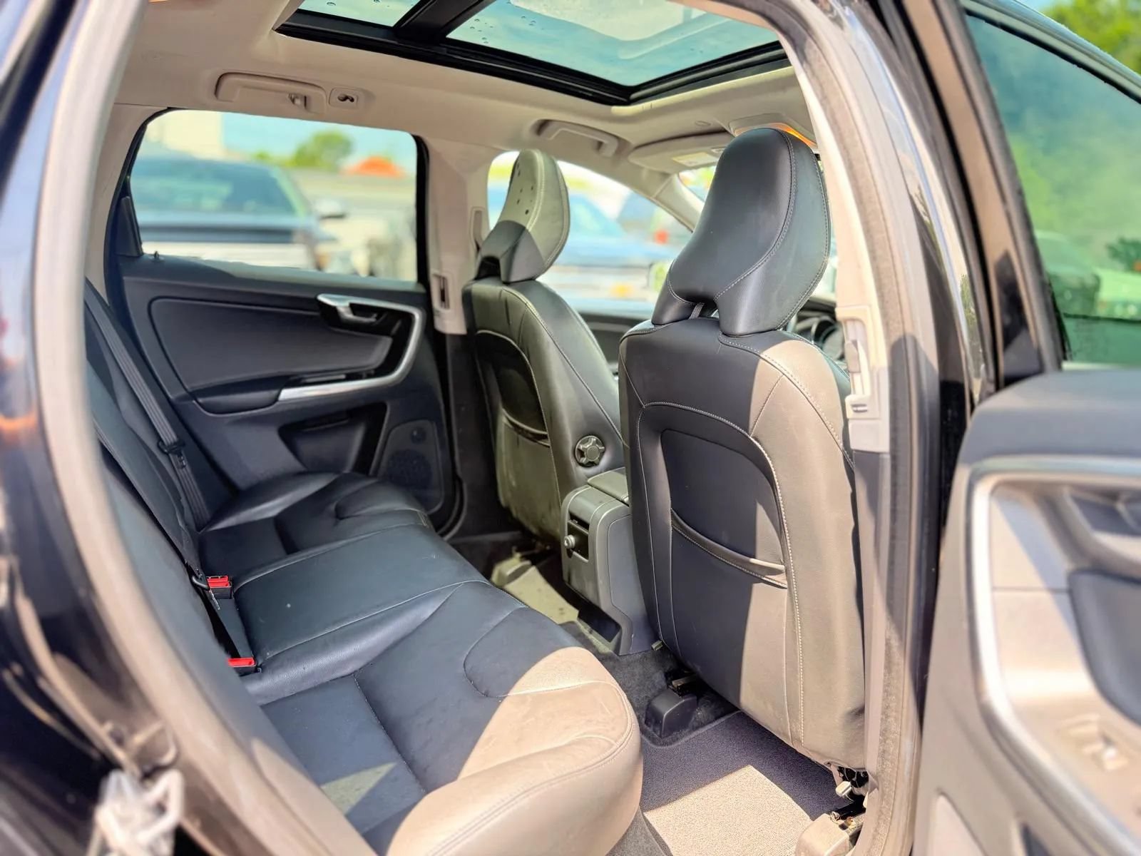 Used 2015 Volvo XC60 T6 Platinum AWD/4WD image 27