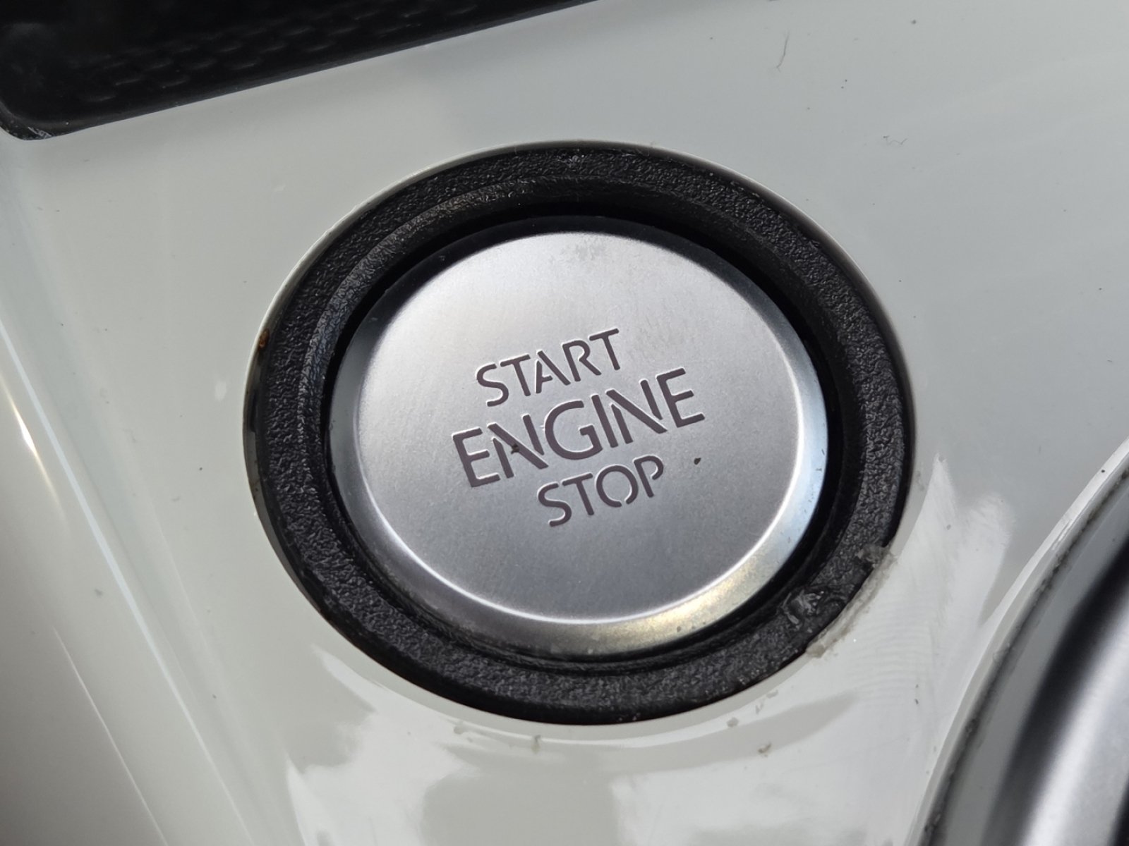 Used 2019 Volkswagen Beetle 2.0T SE FWD image 30