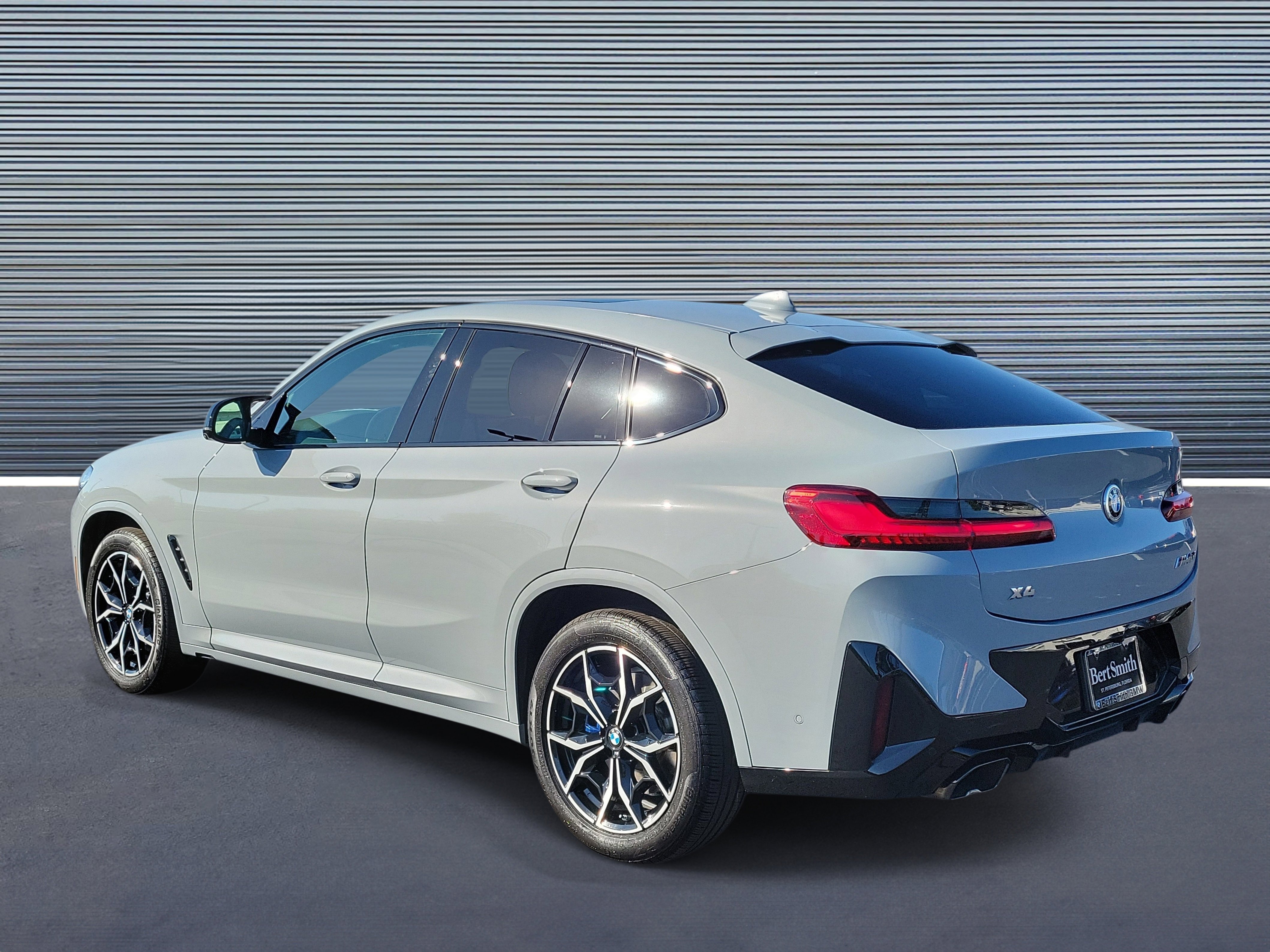 Used 2025 BMW X4 M40i image 4