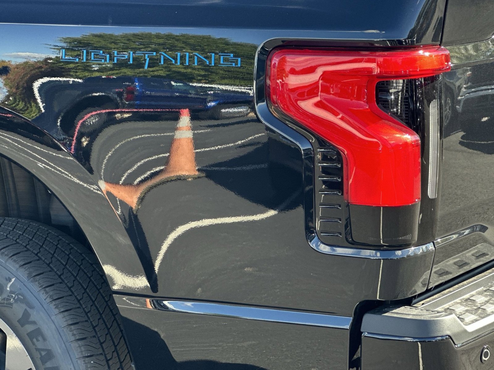 New 2025 Ford F150 Lightning Flash image 38