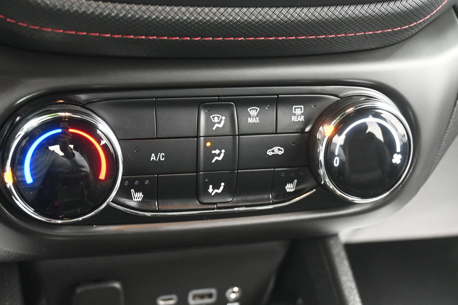 Used 2023 Chevrolet TrailBlazer RS AWD/4WD image 29