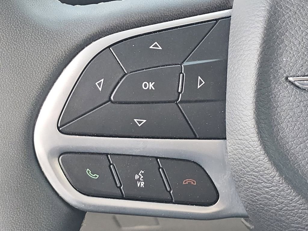 Used 2023 Chrysler Voyager LX image 15