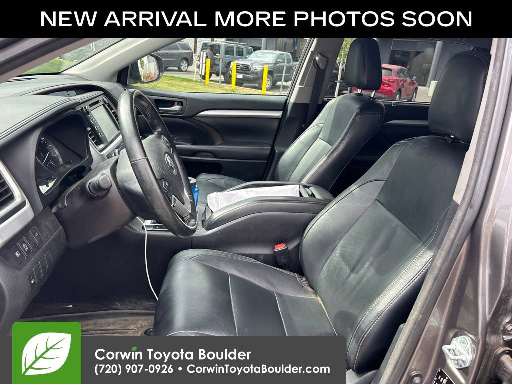 Used 2017 Toyota Highlander XLE w/ Carpet Mat Package AWD/4WD image 12