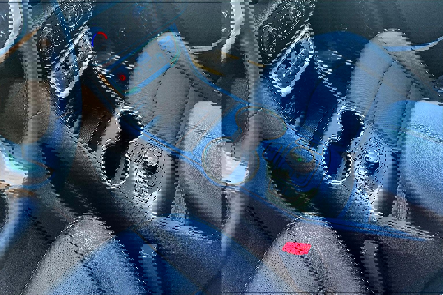 Used 2024 GMC Terrain SLT w/ Infotainment Package II image 10