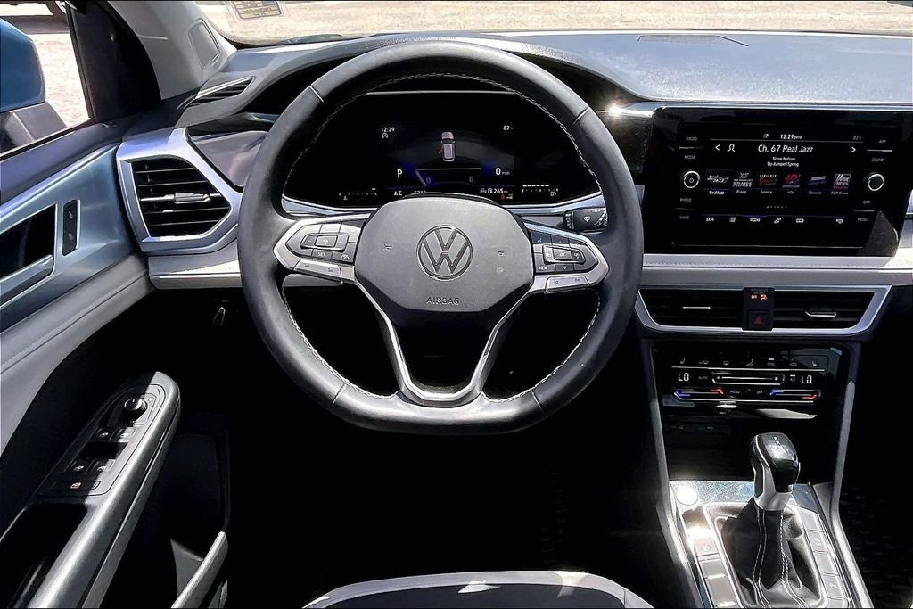 Used 2025 Volkswagen Taos SE image 19