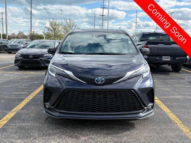 Used 2021 Toyota Sienna XSE FWD image 2