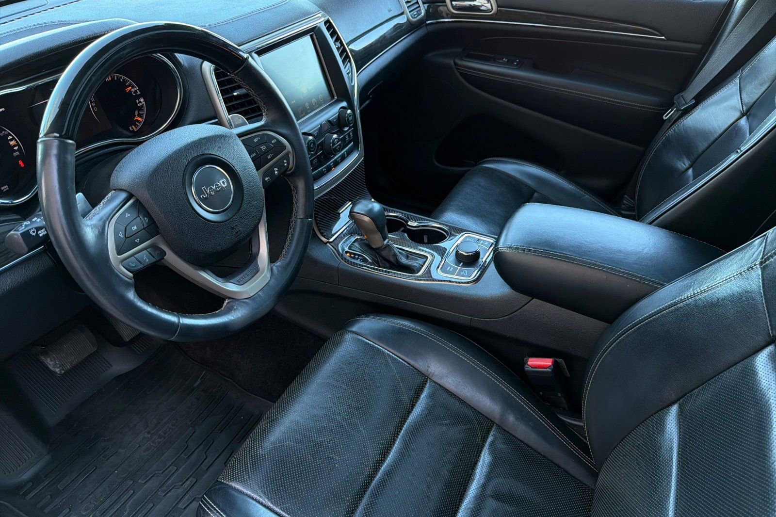 Used 2016 Jeep Grand Cherokee Overland w/ Advanced Technology Group AWD/4WD image 9
